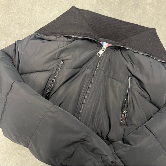 Urban Outfitters Lily Cropped Puffer Jacket | sz small | NWT - Picture 3 of 5